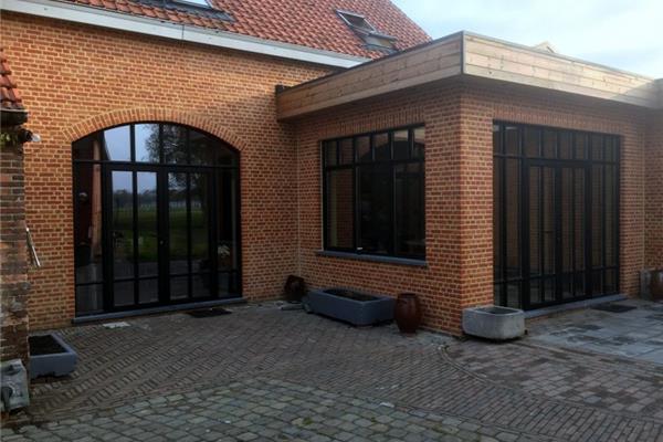 steel look kozijnen zwart structuurlak
